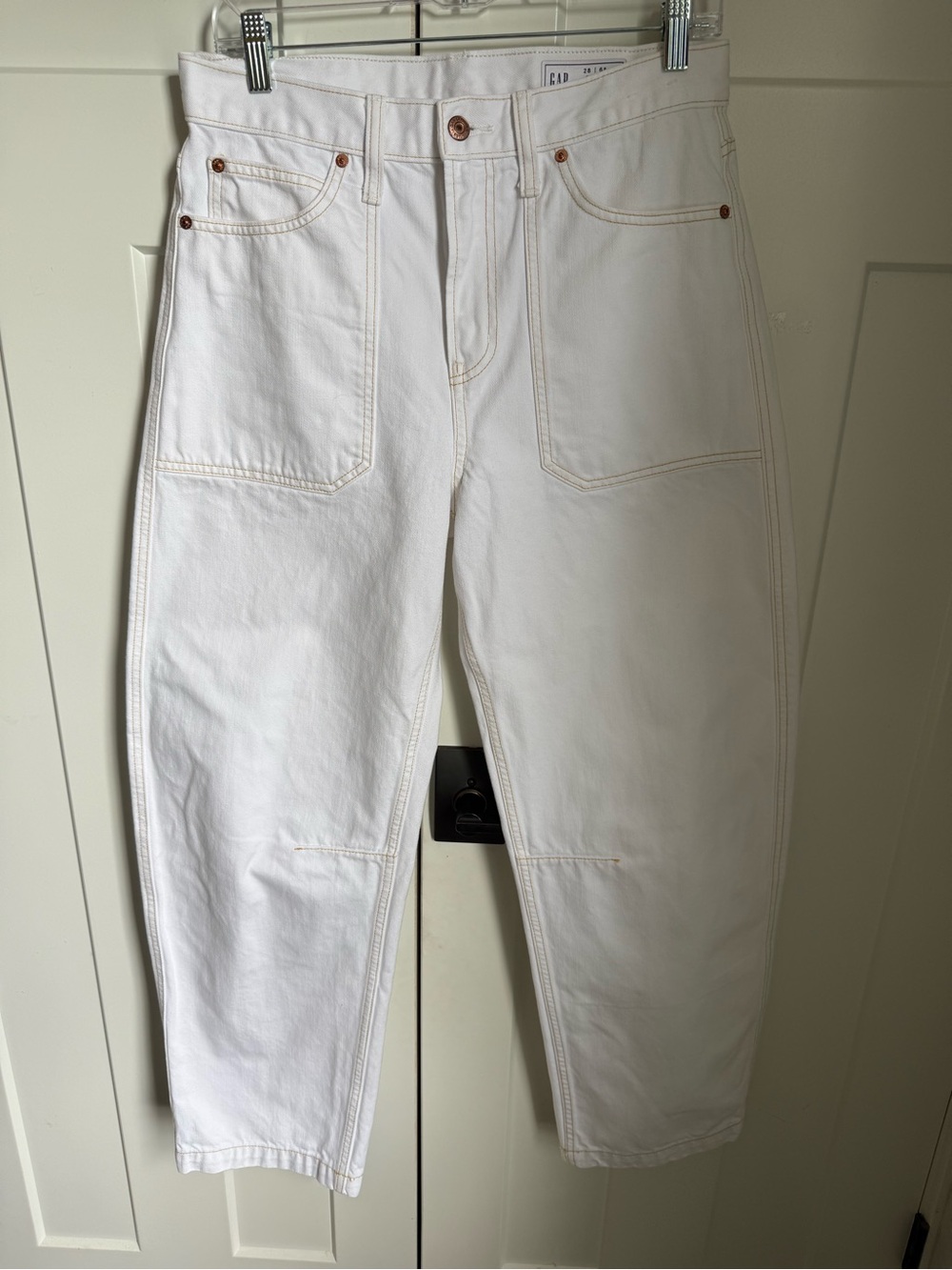 NWOT Gap Barrel Carpenter jeans in off-white. Size 28. Very flattering. - Picture 4 of 10
